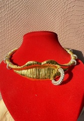 84588- Колье-чокер LIPS в стиле Schiaparelli