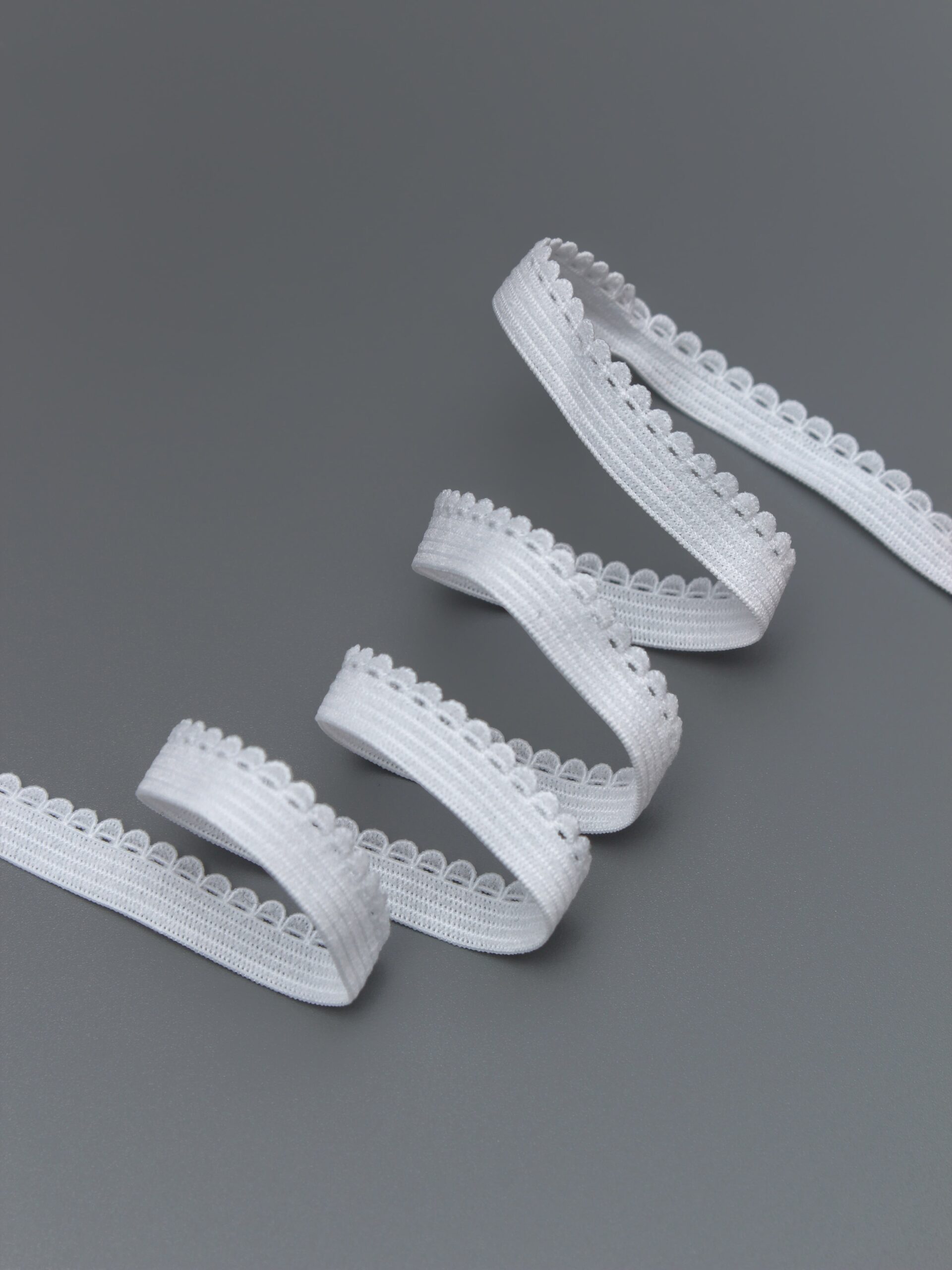 Бельевая резинка холодная белая ажурная ширина 9 мм с учетом фестона