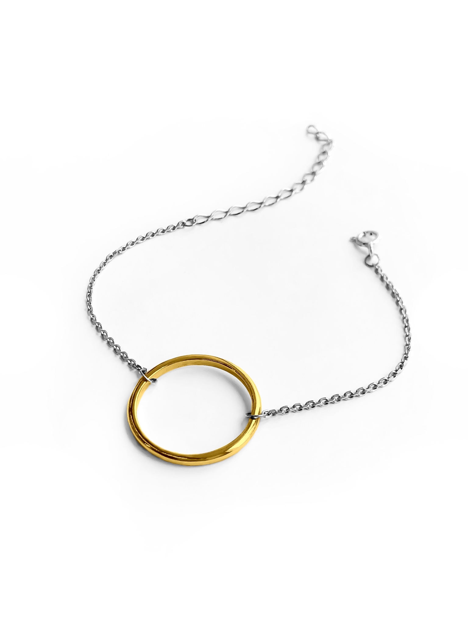 Серебряный браслет на цепочке с позолоченным кольцом 20 мм