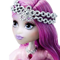 Ари Хантингтон с микрофоном. Добро пожаловать в школу монстров - БАТАРЕЙКИ СЕЛИ!