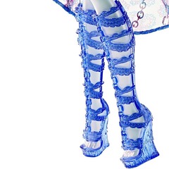 Ари Хантингтон с микрофоном. Добро пожаловать в школу монстров - БАТАРЕЙКИ СЕЛИ!