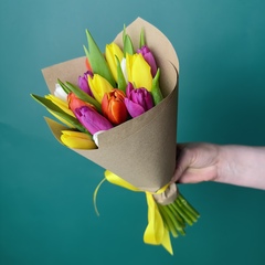 Букет цветов из 15 тюльпанов микс