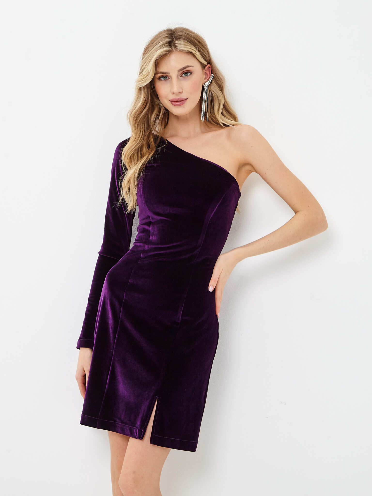 Платье в фиолетовом цвете