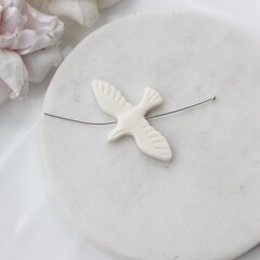 Подвеска Птица голубь, белый с золотом, M 41*27 мм, S051