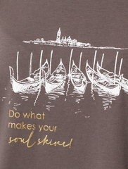 Футболка свободного кроя с авторским принтом  D49.082 (115629)