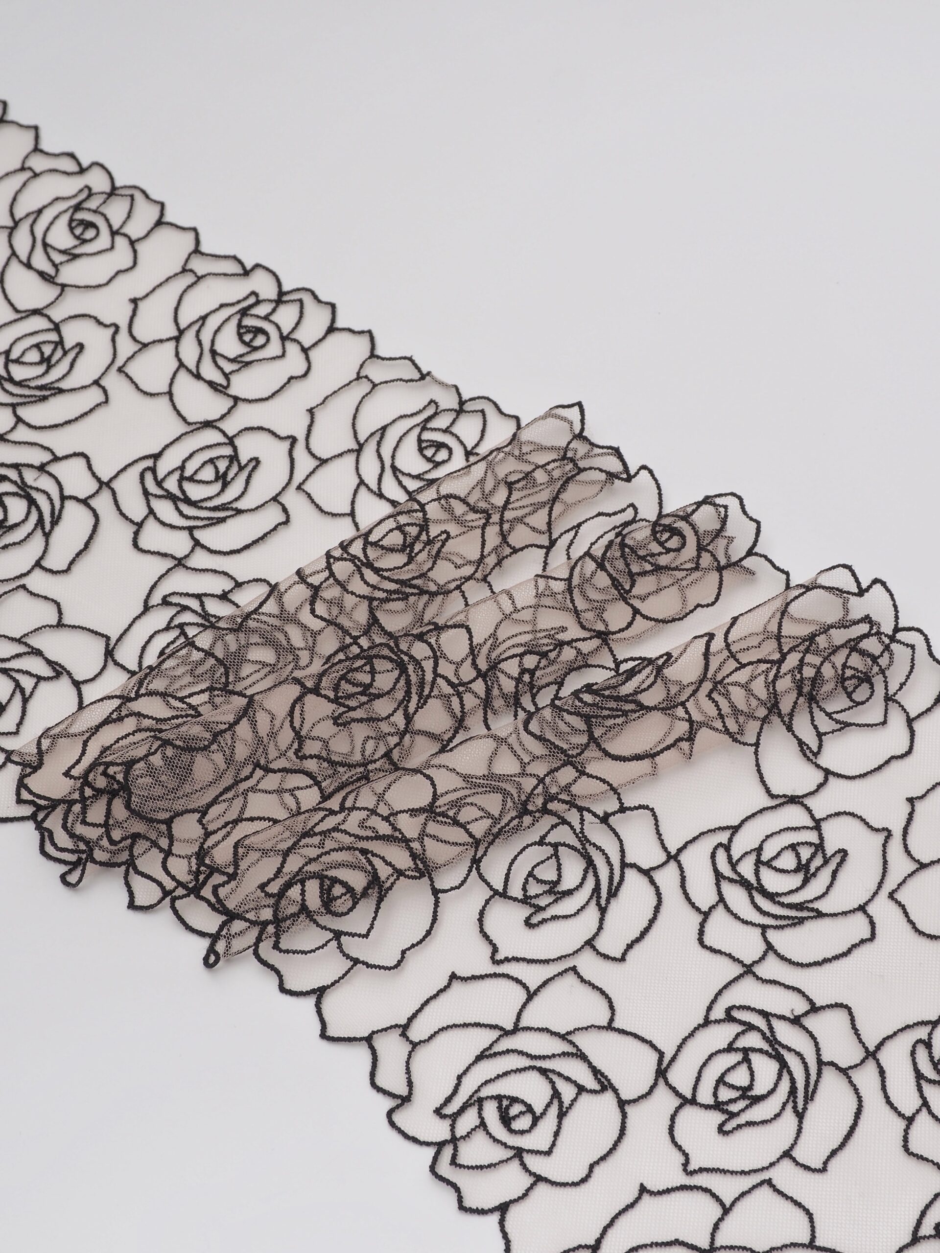 Вышивка на сетке телесная с черным неэластичная ширина 20 см