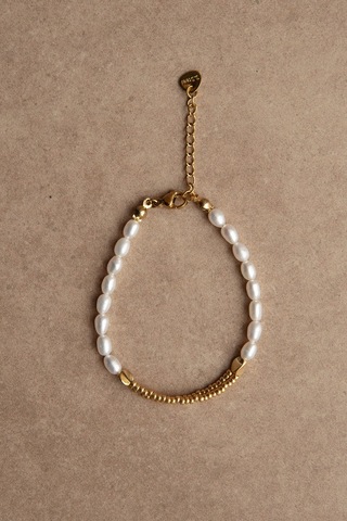 Браслет из жемчуга с бисером