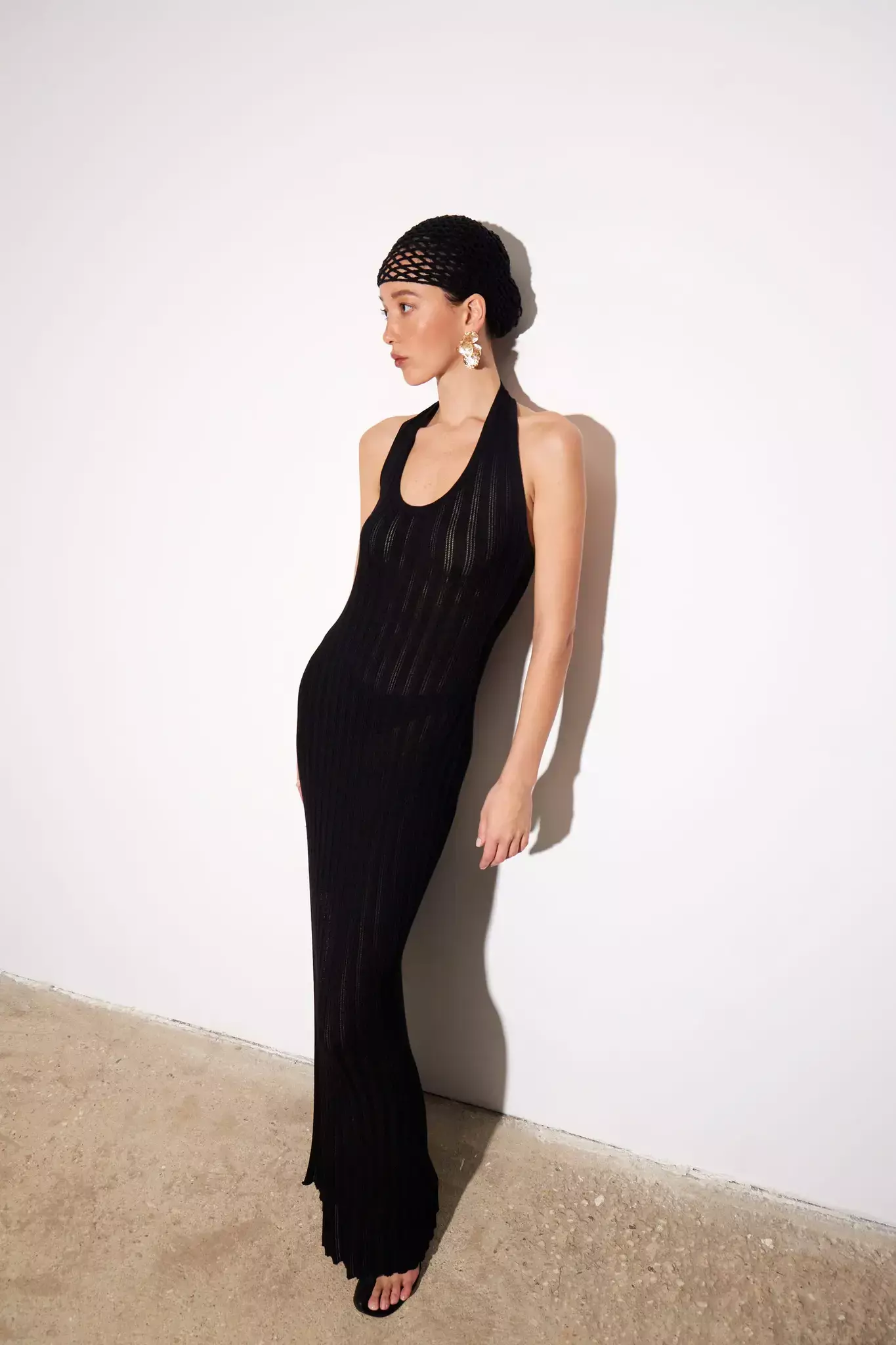 Трикотажное платье с открытой спиной