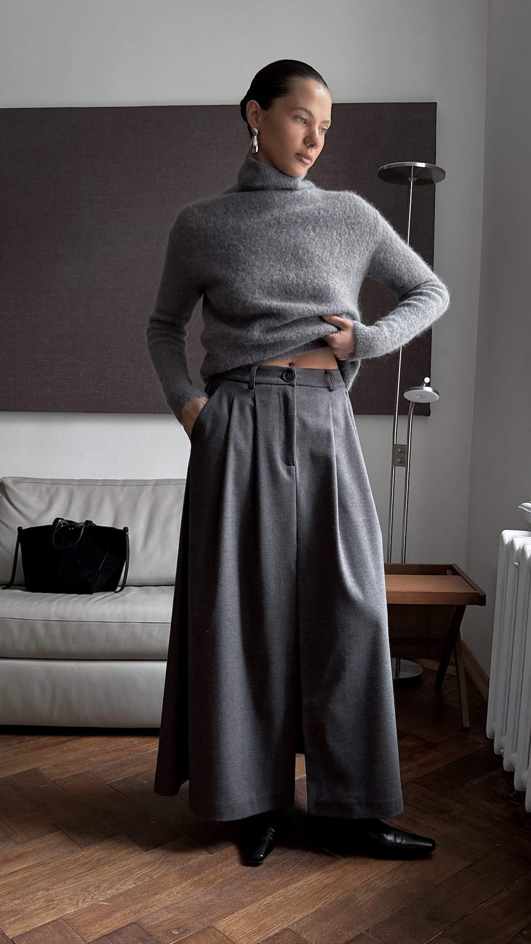 Юбка с защипами и разрезом