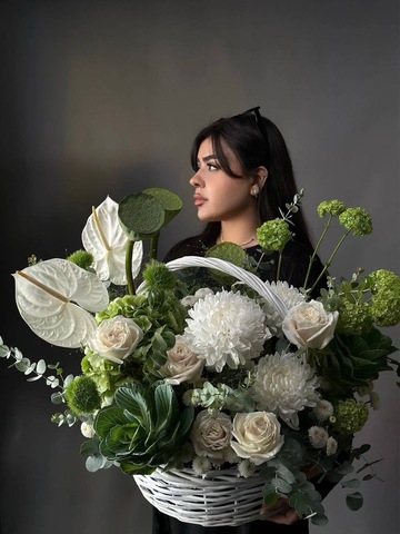 Авторская корзина цветов «Природная роскошь»