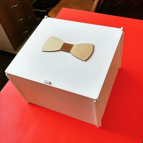 Коробка из дерева для галстуков-бабочек ДекорКоми 27х24х18см, 32 ячейки