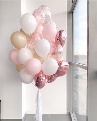 Фонтан из шаров: розовый, белый, кремовый с фольгированными сердечками - воздушные шары в Новосибирске