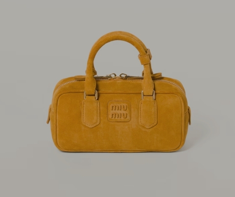 Замшевая сумка MIU MIU Arcadie matelasse, горчичный