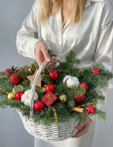 Композиция цветочная «Цветы для Снегурочки»