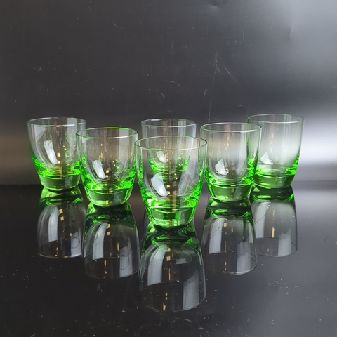 Стопки стеклянные набор из 6 штук для крепких напитков, стекло с зеленым красивым оттенком, винтаж времён СССР 1970-1990 гг