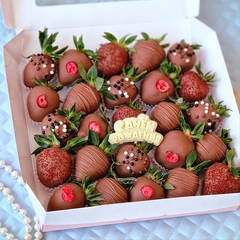 Подарочный набор из клубники в молочном шоколаде #070 фото 3