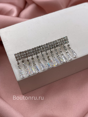 Брошь серебристая в стразах