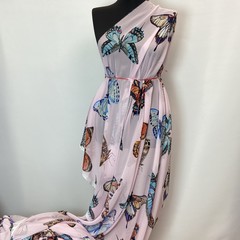 Ткань    шифон шелковый розовый с бабочками большими 1126