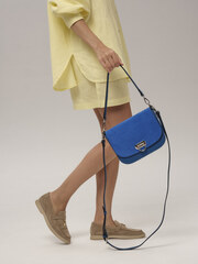 Сумка кожаная кросс-боди синяя гуашь/сапфир