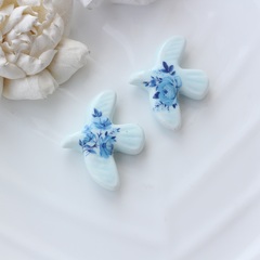 Подвеска фарфоровая Птичка голубая 34*42 мм S044