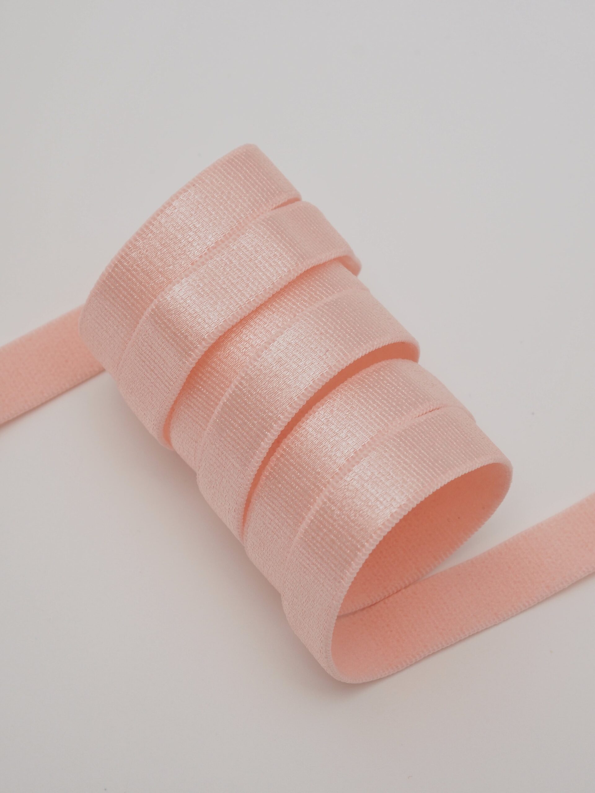 Резинка бретелечная цветочно-розовая глянцевая ширина 10 мм