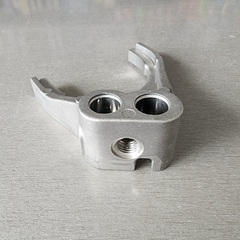 ВИЛКА 5-Й СКОРОСТИ AVEO 1,2 DOHC GM (-B072228) С ПРОРЕЗЬЮ И ОТВЕРСТИЕМ