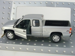 GMC Sierra Extended Cab 1999 Cararama 1:43