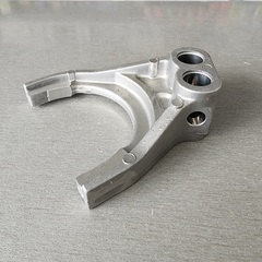 ВИЛКА 5-Й СКОРОСТИ AVEO 1,2 DOHC GM (-B072228) С ПРОРЕЗЬЮ И ОТВЕРСТИЕМ