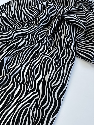 Вискоза штапель Зебра на черном фоне