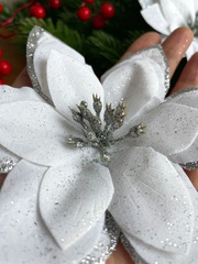 Пуансеттия (рождественская звезда) искусственная, бархатная, БЕЛАЯ с блесками, 1 шт - 15 см, набор 10 голов.