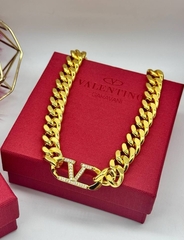 85065-kole-cep-krupnoe-pletenie-s-logotipom-valentino