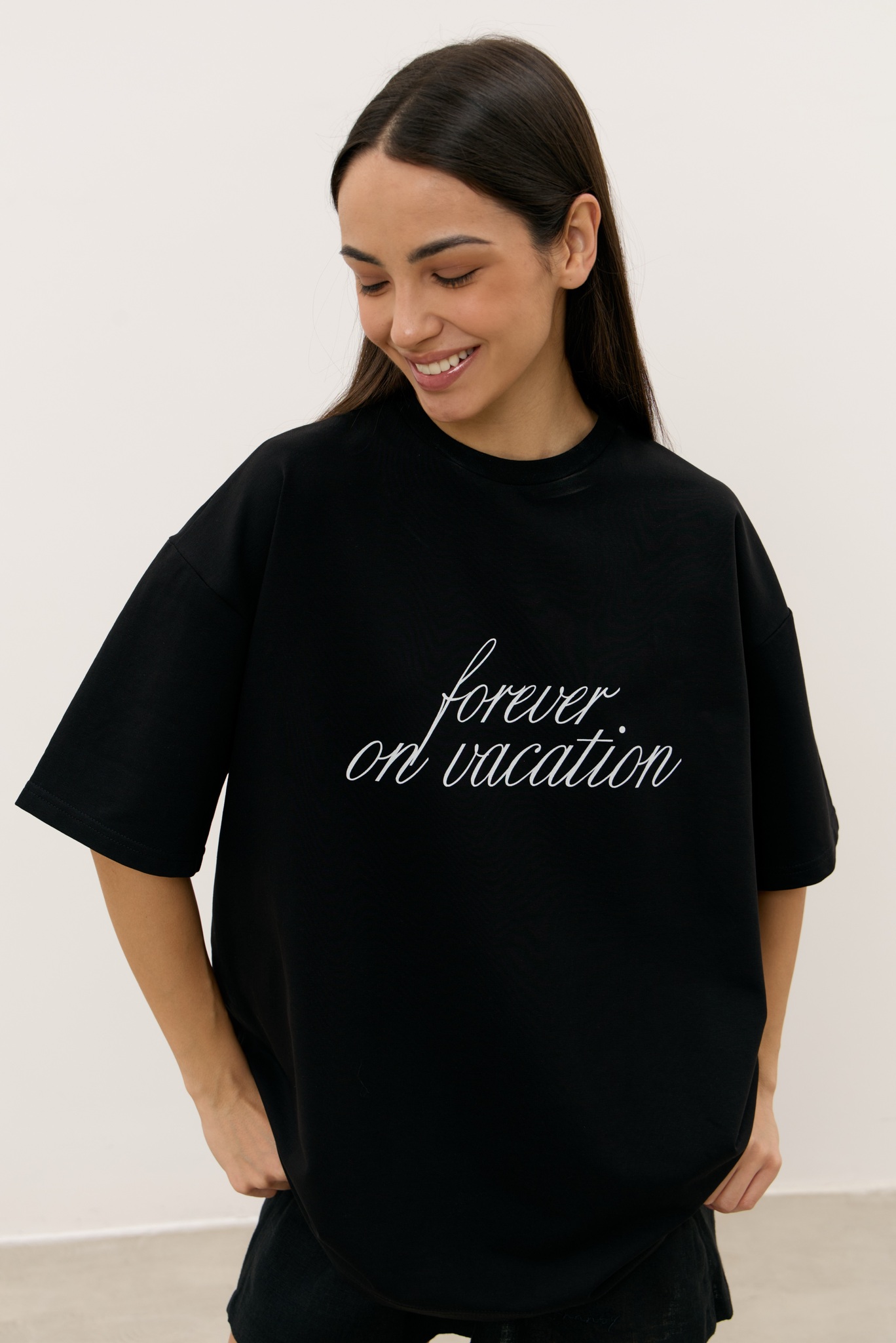 Футболка FOREVER ON VACATION, черная
