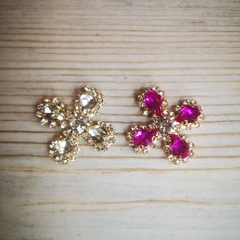 Стразы на цапах пришивные. Кабошон цветок. Алмаз.