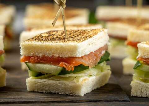 Мини-сэндвич с лососем, 24 шт.