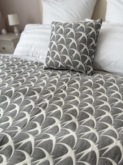 Подушка декоративная "Ласточки" со съемной наволочкой на молнии, хлопок