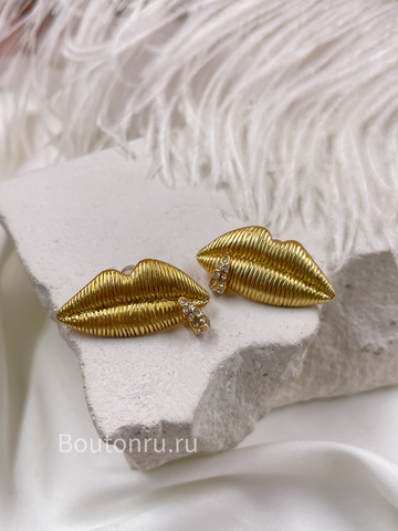Серьги Скиапар. золотые губы с пирсингом