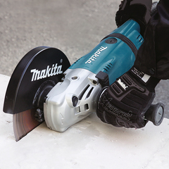 Угловая шлифовальная машина Makita GA7030