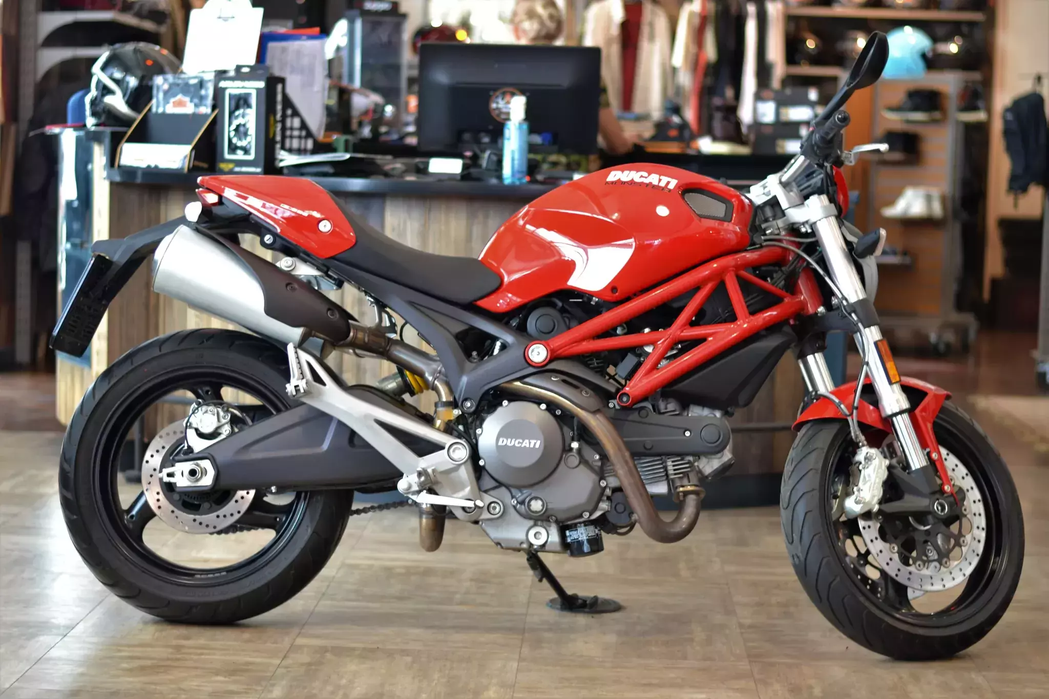 Ducati Monster 696 для девушки