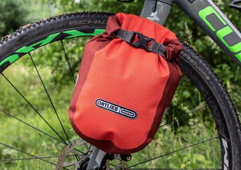 Картинка велосумка Ortlieb Fork-Pack Plus signal red-dark chili - 4