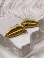 Серьги Скиапар. золотые губы с пирсингом