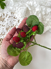 Земляника искусственная на ветке, реалистичная, 9 ягод, ветка 30 см, набор - 1 ветка