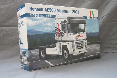 Сборная модель Italeri RENAULT  MAGNUM  1/24