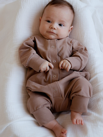 Комбинезон для новорожденного кофейный