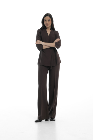 Костюм блуза на запах и брюки со стрелками