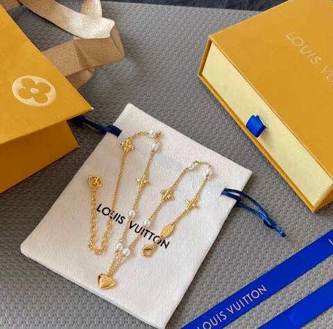 Колье Louis Vuitton с кулоном сердце