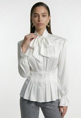 Блуза с бантом приталенная