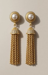 sergi-dlinnye-s-podveskami-kistochkami-iz-cepochek-matovoe-zoloto