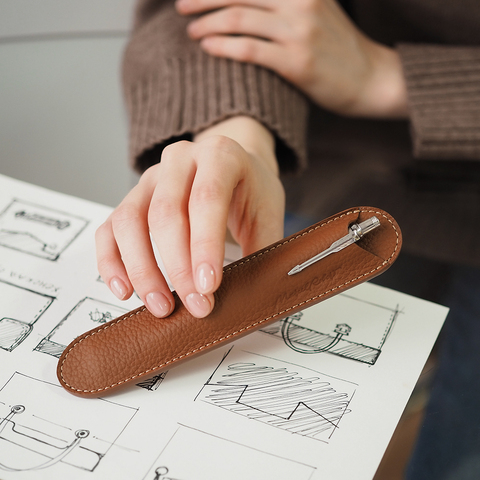 Чехол для ручки Plume из кожи теленка, цвета карамель