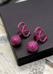 20345-sergi-pusety-valentino-s-podveskoj-sharik-v-rozovom-rodazhe-fuksiya