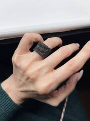 13098 - Широкое кольцо дорожка из серебра с черными микроцирконами